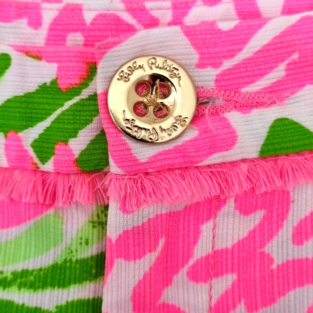 Lilly Pulitzer, bright pink/green/white shorts, pockets, size 00 - Picture 2 of 9